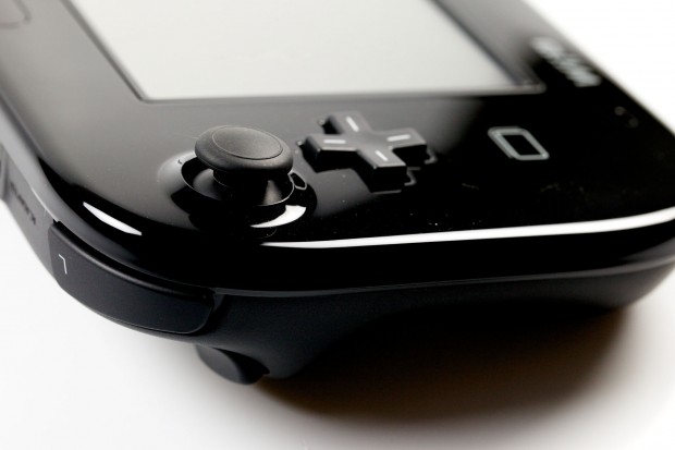 Der Klavierlack des Controllers und der Konsole ist extrem anfällig für Fingerabdrücke.